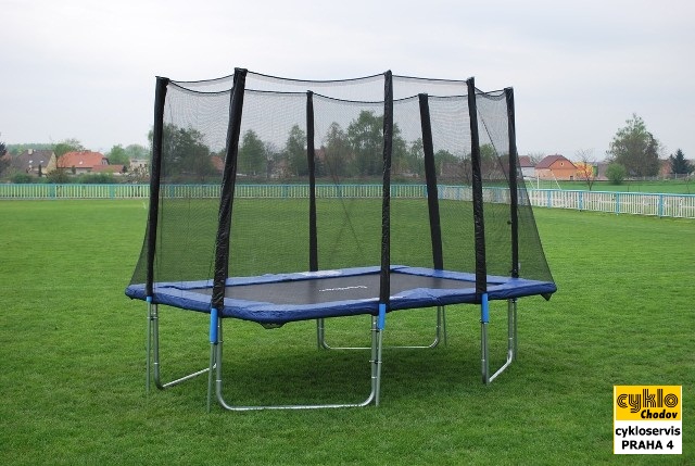 hranatá obdélníková trampolína s vnější sítí Sportteam